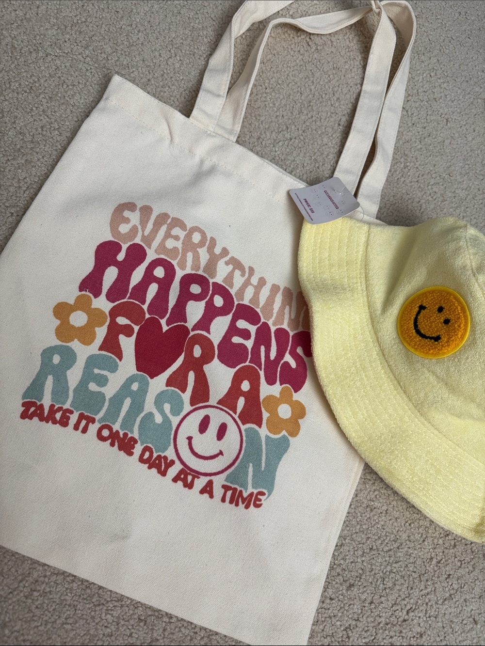CUTANDCROPPED Smiley Face Bucket Hat and Tote set NEW - Picture 14 of 14